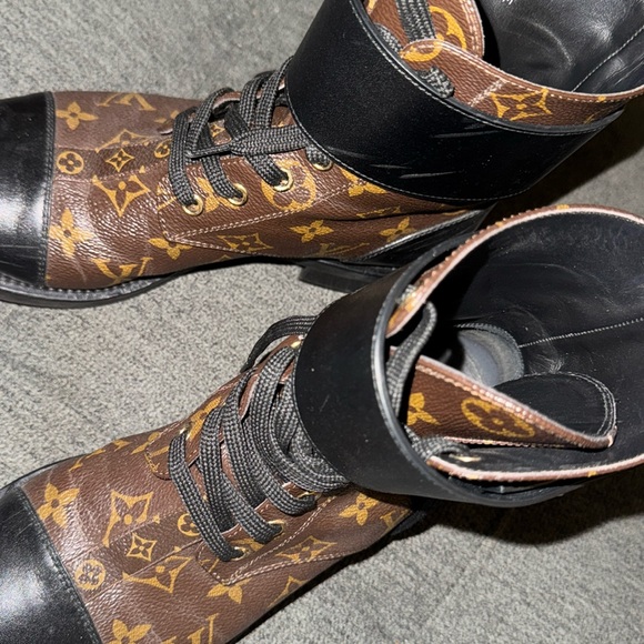 Louis Vuitton Women's Wonderland Flat Ranger Boots Monogram Canvas and Leather - Picture 8 of 9